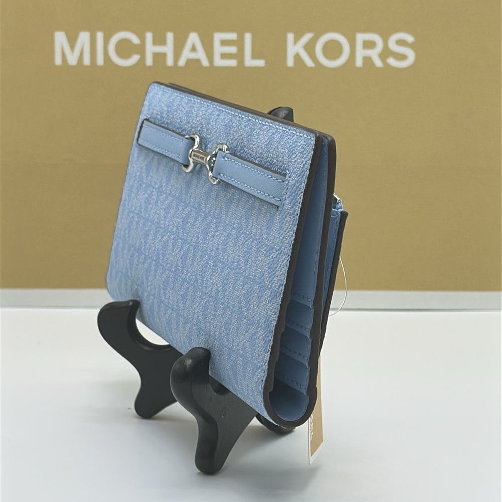 MICHAEL KORS
Carson Large Signature Logo Wallet LIGHT SKY - Picture 3 of 10